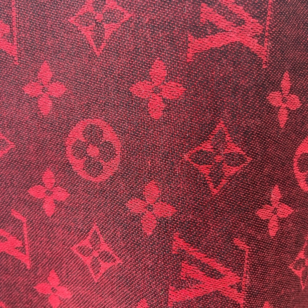 Louis Vuitton Red and Black Monogram shawl,  💯 authentic - Picture 14 of 14